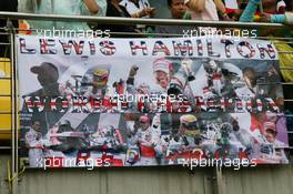 07.10.2007 Shanghai, China,  Some of the fans are getting a bit early on the Lewis Hamilton (GBR), McLaren Mercedes celebrations - Formula 1 World Championship, Rd 16, Chinese Grand Prix, Sunday Pre-Race Grid