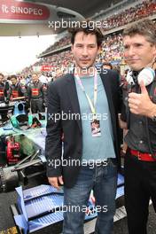 07.10.2007 Shanghai, China,  Keanu Reeves, actor, with Nick Fry (GBR), Honda Racing F1 Team, Chief Executive Officer - Formula 1 World Championship, Rd 16, Chinese Grand Prix, Sunday Pre-Race Grid