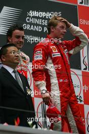 07.10.2007 Shanghai, China,  2nd place Fernando Alonso (ESP), McLaren Mercedes and 1st place Kimi Raikkonen (FIN), Räikkönen, Scuderia Ferrari - Formula 1 World Championship, Rd 16, Chinese Grand Prix, Sunday Podium