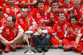 07.10.2007 Shanghai, China,  Ferrari Celebration, Kimi Raikkonen (FIN), Räikkönen, Scuderia Ferrari, Chris Dyer (AUS), Scuderia Ferrari, Track Engineer of Kimi Raikkonen (FIN) - Formula 1 World Championship, Rd 16, Chinese Grand Prix, Sunday Podium