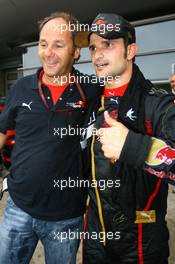 07.10.2007 Shanghai, China,  Gerhard Berger (AUT), Scuderia Toro Rosso, 50% Team Co Owner and Vitantonio Liuzzi (ITA), Scuderia Toro Rosso after he finished 6th - Formula 1 World Championship, Rd 16, Chinese Grand Prix, Sunday Podium