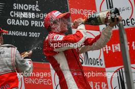 07.10.2007 Shanghai, China,  2nd place Fernando Alonso (ESP), McLaren Mercedes and 1st place Kimi Raikkonen (FIN), Räikkönen, Scuderia Ferrari - Formula 1 World Championship, Rd 16, Chinese Grand Prix, Sunday Podium