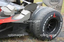 07.10.2007 Shanghai, China,  Lewis Hamilton's (GBR), McLaren Mercedes parked at the side of the track with badly worn tyres - Formula 1 World Championship, Rd 16, Chinese Grand Prix, Sunday Race