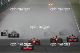 07.10.2007 Shanghai, China,  Start, Lewis Hamilton (GBR), McLaren Mercedes, MP4-22 leads Kimi Raikkonen (FIN), Räikkönen, Scuderia Ferrari, F2007 and Felipe Massa (BRA), Scuderia Ferrari, F2007 - Formula 1 World Championship, Rd 16, Chinese Grand Prix, Sunday Race