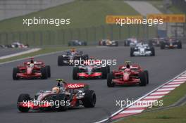 07.10.2007 Shanghai, China,  Start, Lewis Hamilton (GBR), McLaren Mercedes, MP4-22, leads Kimi Raikkonen (FIN), Räikkönen, Scuderia Ferrari, F2007 and Felipe Massa (BRA), Scuderia Ferrari, F2007 - Formula 1 World Championship, Rd 16, Chinese Grand Prix, Sunday Race