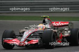 07.10.2007 Shanghai, China,  Lewis Hamilton (GBR), McLaren Mercedes with badly worn tyres - Formula 1 World Championship, Rd 16, Chinese Grand Prix, Sunday Race