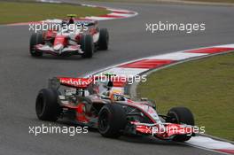 07.10.2007 Shanghai, China,  Lewis Hamilton (GBR), McLaren Mercedes with badly worn tyres - Formula 1 World Championship, Rd 16, Chinese Grand Prix, Sunday Race