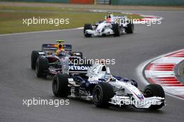 07.10.2007 Shanghai, China,  Nick Heidfeld (GER), BMW Sauber F1 Team, Mark Webber (AUS), Red Bull Racing - Formula 1 World Championship, Rd 16, Chinese Grand Prix, Sunday Race