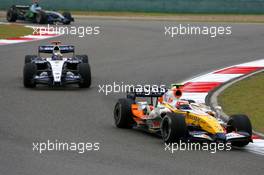 07.10.2007 Shanghai, China,  Heikki Kovalainen (FIN), Renault F1 Team, Nico Rosberg (GER), WilliamsF1 Team - Formula 1 World Championship, Rd 16, Chinese Grand Prix, Sunday Race