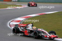 07.10.2007 Shanghai, China,  Lewis Hamilton (GBR), McLaren Mercedes, Kimi Raikkonen (FIN), Räikkönen, Scuderia Ferrari - Formula 1 World Championship, Rd 16, Chinese Grand Prix, Sunday Race