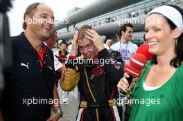 07.10.2007 Shanghai, China,  Gerhard Berger (AUT), Scuderia Toro Rosso, 50% Team Co Owner, Sebastian Vettel (GER), Scuderia Toro Rosso and Tanja Bauer (Premiere TV) - Formula 1 World Championship, Rd 16, Chinese Grand Prix, Sunday Race