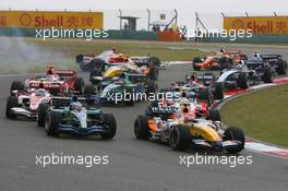 07.10.2007 Shanghai, China,  Heikki Kovalainen (FIN), Renault F1 Team, R27 and Jenson Button (GBR), Honda Racing F1 Team, RA107 - Formula 1 World Championship, Rd 16, Chinese Grand Prix, Sunday Race