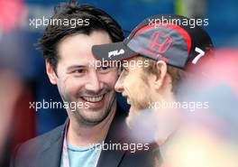 07.10.2007 Shanghai, China,  Keanu Reaves (Actor) and Jenson Button (GBR), Honda Racing F1 Team - Formula 1 World Championship, Rd 16, Chinese Grand Prix, Sunday Race