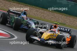 07.10.2007 Shanghai, China,  Heikki Kovalainen (FIN), Renault F1 Team, R27 and Jenson Button (GBR), Honda Racing F1 Team, RA107 - Formula 1 World Championship, Rd 16, Chinese Grand Prix, Sunday Race