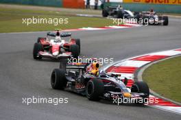 07.10.2007 Shanghai, China,  David Coulthard (GBR), Red Bull Racing, Jarno Trulli (ITA), Toyota Racing - Formula 1 World Championship, Rd 16, Chinese Grand Prix, Sunday Race