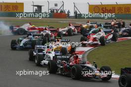 07.10.2007 Shanghai, China,  Start, Vitantonio Liuzzi (ITA), Scuderia Toro Rosso, STR02 and Robert Kubica (POL), BMW Sauber F1 Team, F1.07, Ralf Schumacher (GER), Toyota Racing, TF107 spins in the background - Formula 1 World Championship, Rd 16, Chinese Grand Prix, Sunday Race