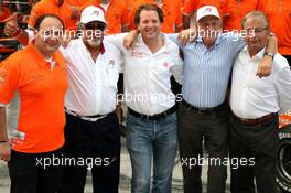 06.10.2007 Shanghai, China,  l-r, Colin Kolles (GER), Spyker F1 Team, Team Principal, Dr Vijay Mallya (IND), Kingfisher, Michiel Mol (NED), Director of Formula One Racing, Spyker, Jan Mol (NED) and Fred Mulder (NED), Spyker - Formula 1 World Championship, Rd 16, Chinese Grand Prix, Saturday