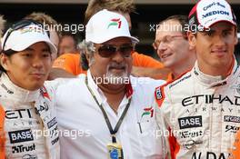 06.10.2007 Shanghai, China,  l-r, Sakon Yamamoto (JPN), Spyker F1 Team, Dr Vijay Mallya (IND), Kingfisher and Adrian Sutil (GER), Spyker F1 Team - Formula 1 World Championship, Rd 16, Chinese Grand Prix, Saturday