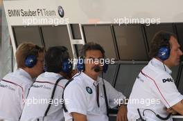 06.10.2007 Shanghai, China,  BMW Sauber F1 Team, Pitwall - Formula 1 World Championship, Rd 16, Chinese Grand Prix, Saturday Practice