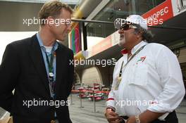 06.10.2007 Shanghai, China,  Right, Dr Vijay Mallya (IND), Kingfisher - Formula 1 World Championship, Rd 16, Chinese Grand Prix, Saturday