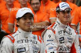 06.10.2007 Shanghai, China,  Adrian Sutil (GER), Spyker F1 Team, Sakon Yamamoto (JPN), Spyker F1 Team - Formula 1 World Championship, Rd 16, Chinese Grand Prix, Saturday