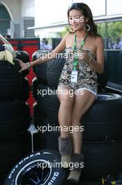 06.10.2007 Shanghai, China,  A girl in the paddock - Formula 1 World Championship, Rd 16, Chinese Grand Prix, Saturday