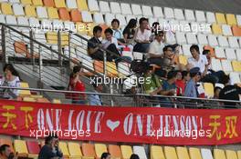 06.10.2007 Shanghai, China,  Jenson Button (GBR), Honda Racing F1 Team, fans - Formula 1 World Championship, Rd 16, Chinese Grand Prix, Saturday