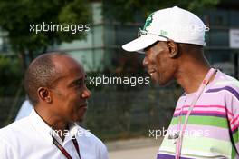 06.10.2007 Shanghai, China,  Anthony Hamilton (GBR), Father of Lewis Hamilton, Maxy Jazz (GBR), Music Artist - Formula 1 World Championship, Rd 16, Chinese Grand Prix, Saturday