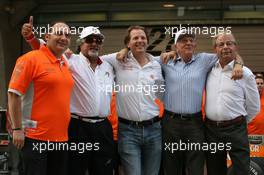 06.10.2007 Shanghai, China,  l-r, Colin Kolles (GER), Spyker F1 Team, Team Principal, Dr Vijay Mallya (IND), Kingfisher, Michiel Mol (NED), Director of Formula One Racing, Spyker, Jan Mol (NED) and Fred Mulder (NED), Spyker - Formula 1 World Championship, Rd 16, Chinese Grand Prix, Saturday