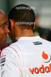 06.10.2007 Shanghai, China,  Lewis Hamilton (GBR), McLaren Mercedes, Anthony Hamilton (GBR), Father of Lewis Hamilton - Formula 1 World Championship, Rd 16, Chinese Grand Prix, Saturday