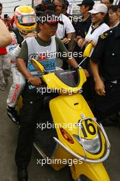 07.10.2007 Shanghai, China,  Lewis Hamilton (GBR), McLaren Mercedes, returns to the paddock after retiring from the race - Formula 1 World Championship, Rd 16, Chinese Grand Prix, Sunday