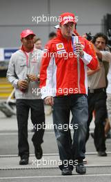 07.10.2007 Shanghai, China,  Kimi Raikkonen (FIN), Räikkönen, Scuderia Ferrari and Lewis Hamilton (GBR), McLaren Mercedes - Formula 1 World Championship, Rd 16, Chinese Grand Prix, Sunday