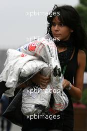 07.10.2007 Shanghai, China,  Raquel Rosario (ESP) Wife of Fernando Alonso (ESP), carrying his overalls - Formula 1 World Championship, Rd 16, Chinese Grand Prix, Sunday