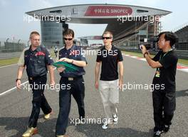 04.10.2007 Shanghai, China,  Track walk with Sebastian Vettel (GER), Scuderia Toro Rosso and John McGill (Scuderia Toro Rosso) - Formula 1 World Championship, Rd 16, Chinese Grand Prix, Thursday