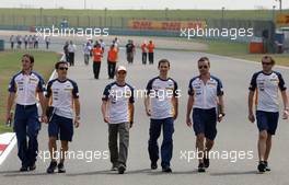 04.10.2007 Shanghai, China,  Track walk, Heikki Kovalainen (FIN), Renault F1 Team - Formula 1 World Championship, Rd 16, Chinese Grand Prix, Thursday