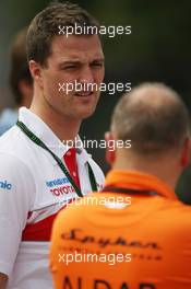 04.10.2007 Shanghai, China,  Ralf Schumacher (GER), Toyota Racing and Mike Gascoyne (GBR), Spyker F1 Team, Chief Technology Officer - Formula 1 World Championship, Rd 16, Chinese Grand Prix, Thursday