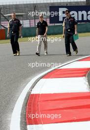 04.10.2007 Shanghai, China,  Track walk with Sebastian Vettel (GER), Scuderia Toro Rosso and John McGill (Scuderia Toro Rosso) - Formula 1 World Championship, Rd 16, Chinese Grand Prix, Thursday