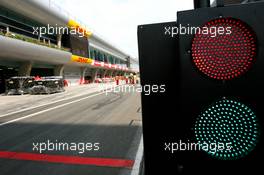 04.10.2007 Shanghai, China,  Pit Exit lights - Formula 1 World Championship, Rd 16, Chinese Grand Prix, Thursday