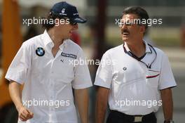 04.10.2007 Shanghai, China,  Robert Kubica (POL),  BMW Sauber F1 Team and Dr. Mario Theissen (GER), BMW Sauber F1 Team, BMW Motorsport Director - Formula 1 World Championship, Rd 16, Chinese Grand Prix, Thursday