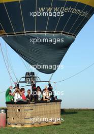 11.05.2007 Barcelona, Spain,  Formula Una's in a hot air balloon - Formula 1 World Championship, Rd 4, Spanish Grand Prix, Friday