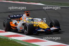 11.05.2007 Barcelona, Spain,  Giancarlo Fisichella (ITA), Renault F1 Team, R27 - Formula 1 World Championship, Rd 4, Spanish Grand Prix, Friday Practice