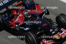 11.05.2007 Barcelona, Spain,  Vitantonio Liuzzi (ITA), Scuderia Toro Rosso, STR02 - Formula 1 World Championship, Rd 4, Spanish Grand Prix, Friday Practice