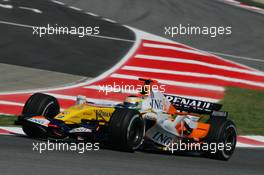 11.05.2007 Barcelona, Spain,  Giancarlo Fisichella (ITA), Renault F1 Team, R27 - Formula 1 World Championship, Rd 4, Spanish Grand Prix, Friday Practice