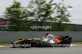 11.05.2007 Barcelona, Spain,  Giancarlo Fisichella (ITA), Renault F1 Team, R27 - Formula 1 World Championship, Rd 4, Spanish Grand Prix, Friday Practice