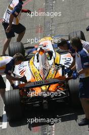 11.05.2007 Barcelona, Spain,  Giancarlo Fisichella (ITA), Renault F1 Team, R27 - Formula 1 World Championship, Rd 4, Spanish Grand Prix, Friday Practice