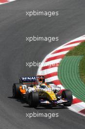 11.05.2007 Barcelona, Spain,  Giancarlo Fisichella (ITA), Renault F1 Team, R27 - Formula 1 World Championship, Rd 4, Spanish Grand Prix, Friday Practice