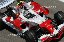 11.05.2007 Barcelona, Spain,  Jarno Trulli (ITA), Toyota Racing, TF107 - Formula 1 World Championship, Rd 4, Spanish Grand Prix, Friday Practice