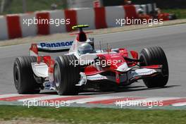 11.05.2007 Barcelona, Spain,  Jarno Trulli (ITA), Toyota Racing, TF107 - Formula 1 World Championship, Rd 4, Spanish Grand Prix, Friday Practice