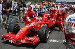 13.05.2007 Barcelona, Spain,  Kimi Raikkonen (FIN), Räikkönen, Scuderia Ferrari - Formula 1 World Championship, Rd 4, Spanish Grand Prix, Sunday Pre-Race Grid