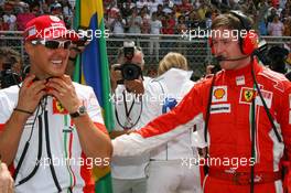 13.05.2007 Barcelona, Spain,  Michael Schumacher (GER), Scuderia Ferrari, Advisor, on the grid with Rob Smedly, (GBR), Scuderia Ferrari, Track Engineer of Felipe Massa (BRA) - Formula 1 World Championship, Rd 4, Spanish Grand Prix, Sunday Pre-Race Grid